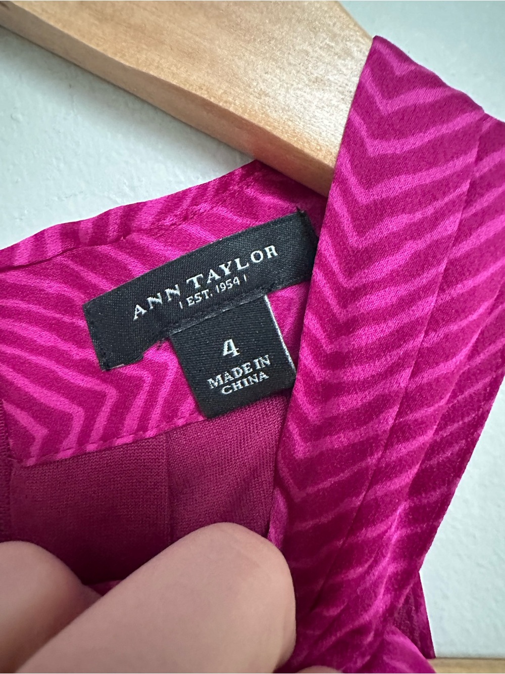 Ann Taylor Twist Neck Halter Blouse Fuchsia Textured Stripe Women’s 4 - Picture 3 of 11